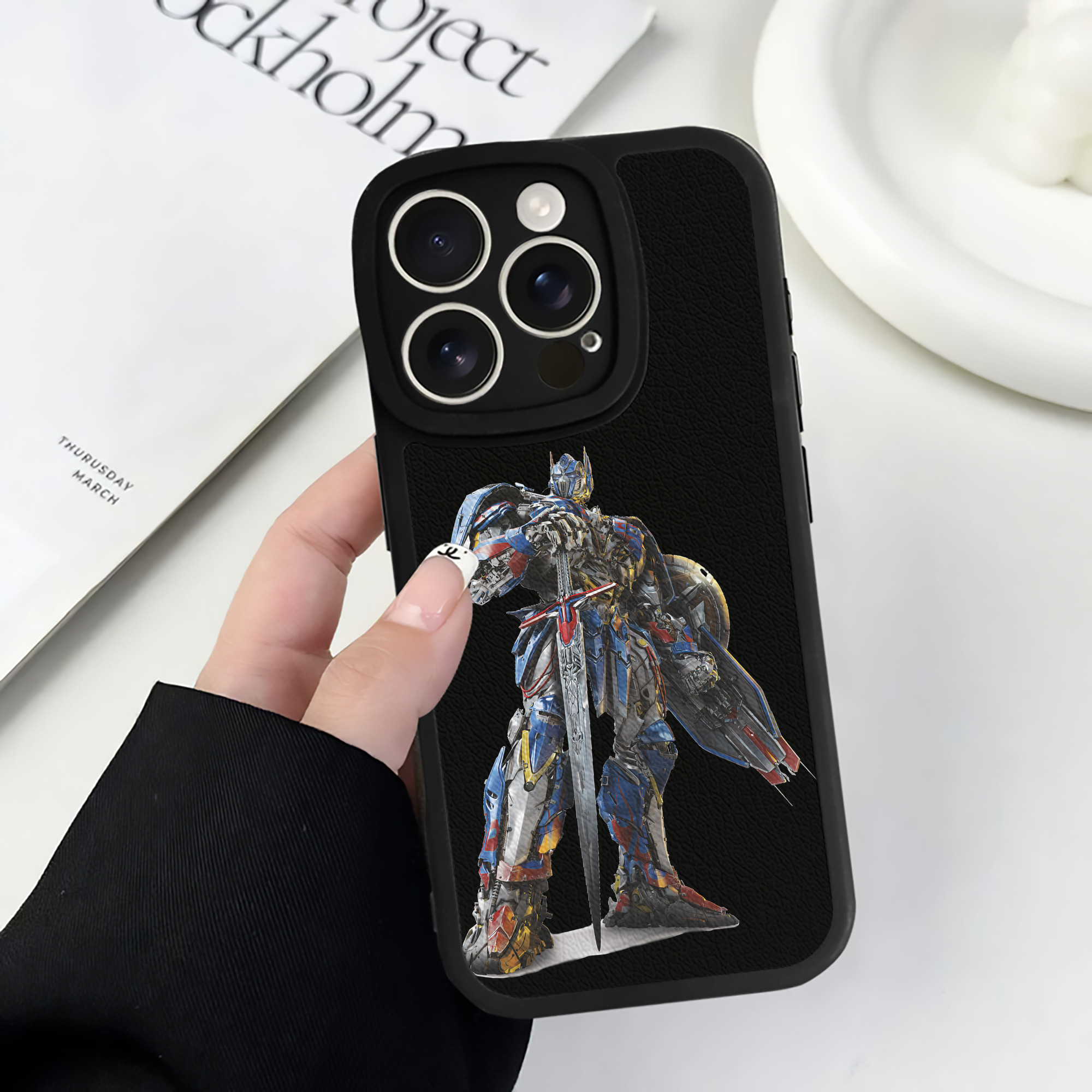 （画像用） Transformers トランスフォーマー 【iPhone 16シリーズ対応】シリコンスマホケース（レザー調） 材質：シリコン
